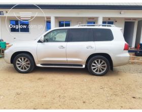 Lexus LX570